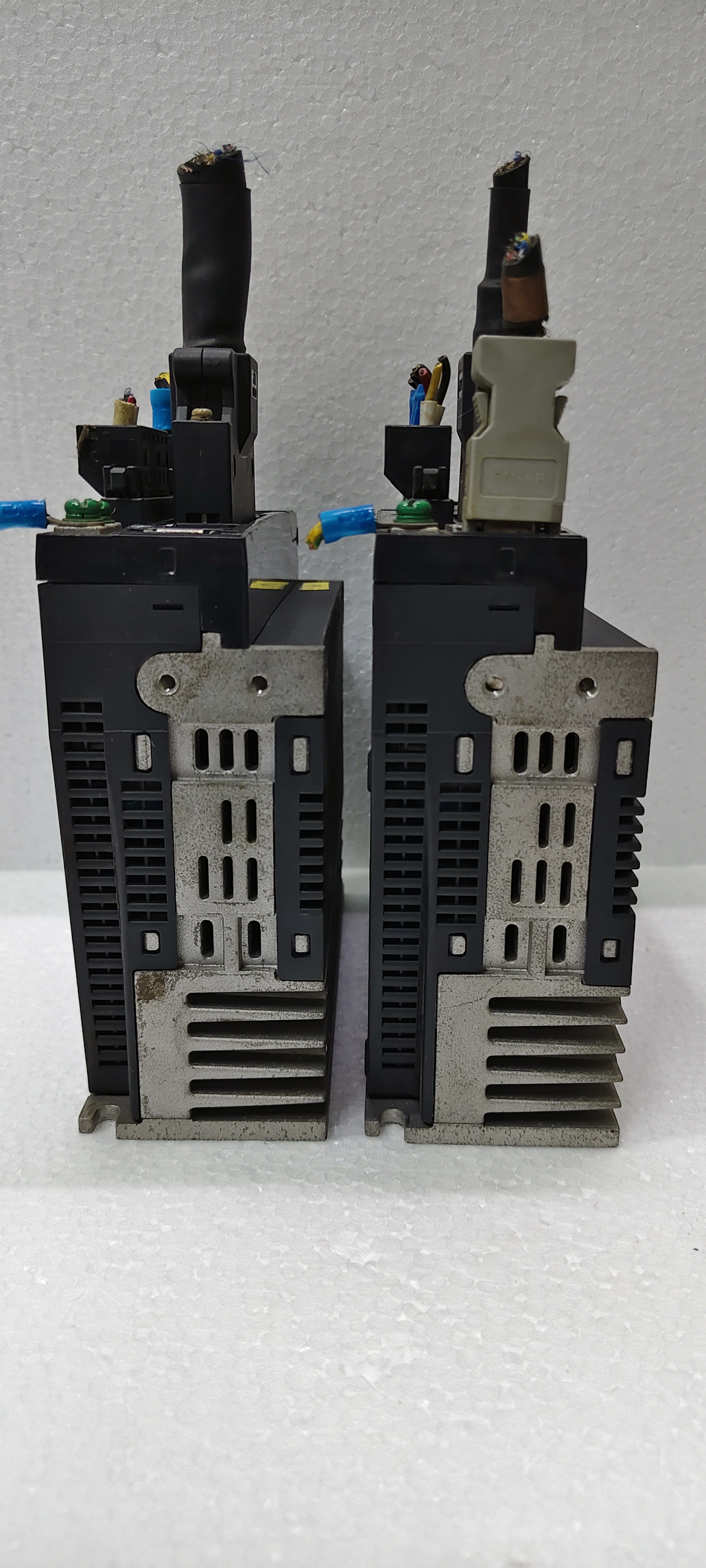 OMRON SERVO R88D-KP04H - Image 3