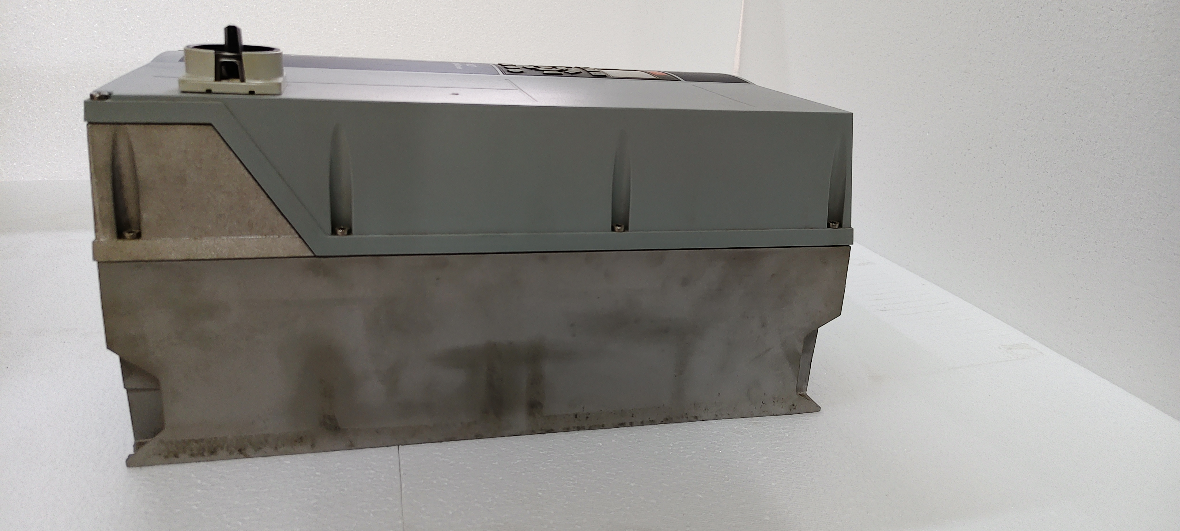 Danfuss FC-202P5K5T4E55 7.5hp 3phase - Image 4
